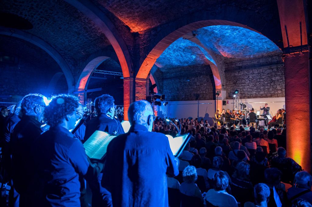 7acffdbf-e7b3-4def-9df7-45faad644309_source-aspect-ratio_default_0