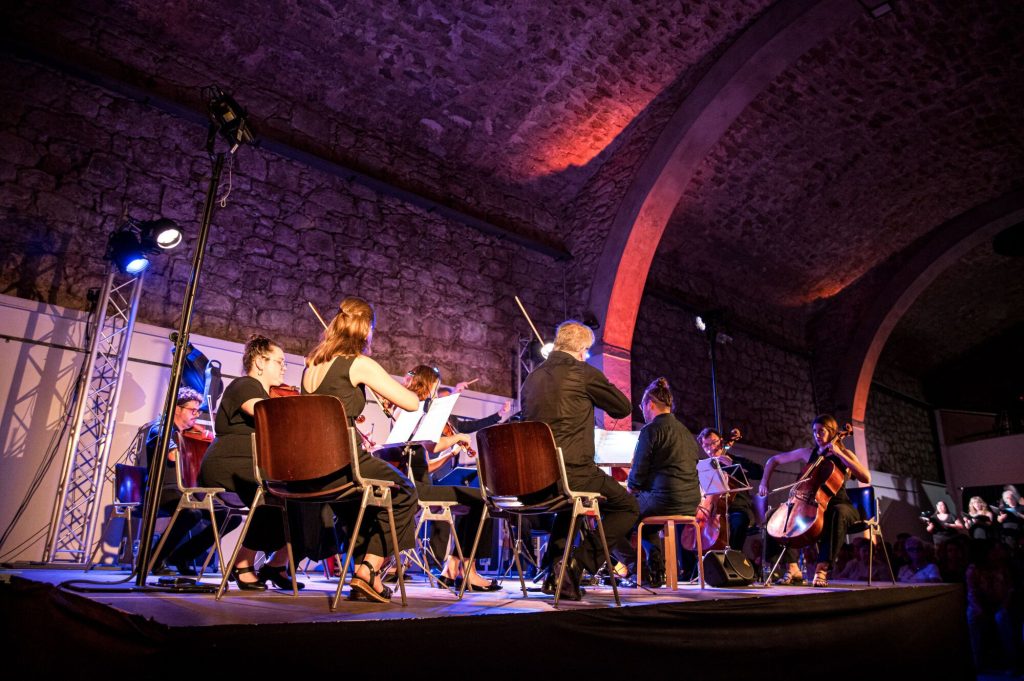 d997939f-c2ce-4fae-b955-e981ac6a2eb8_source-aspect-ratio_default_0